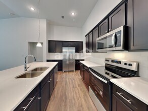 5327 Pebble Bridge Way in Auburn, GA - Foto de edificio - Building Photo