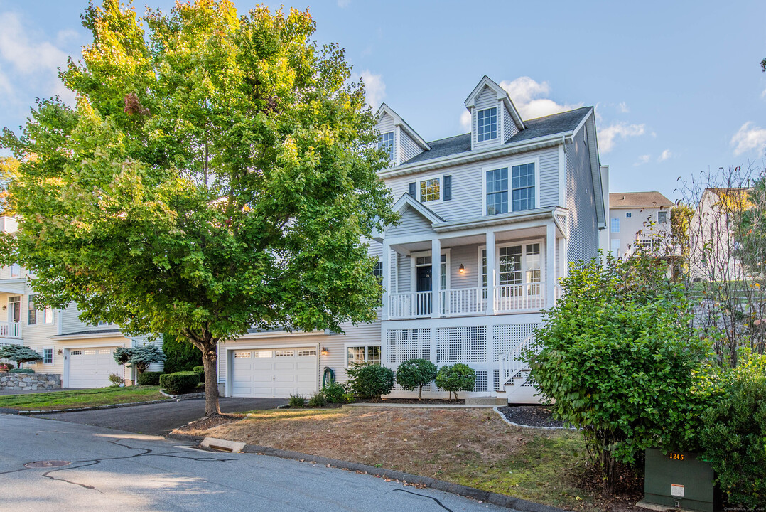 16 Gettysburg Rd in Southbury, CT - Building Photo