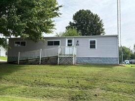 401 1st St in Holland, IN - Building Photo