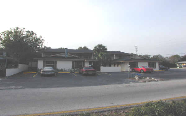 Paradise Apartments in St. Petersburg, FL - Building Photo