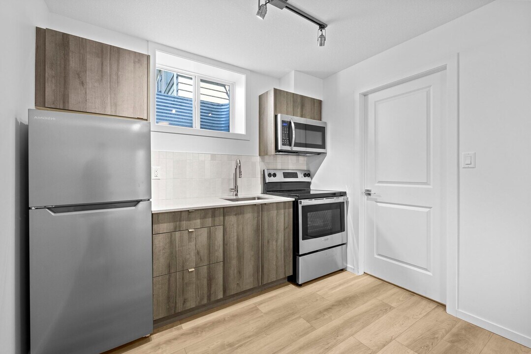 16210-1103A 103 Ave NW in Edmonton, AB - Building Photo