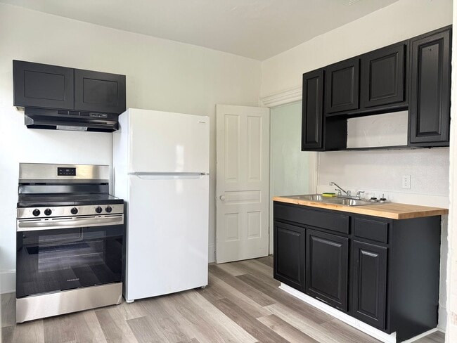 property at 1701 E Ganson St