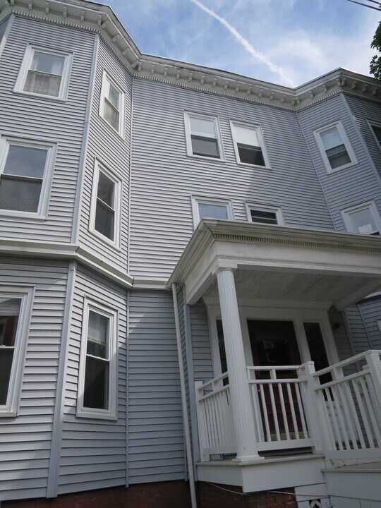 42 Calvin St, Unit 1 in Somerville, MA - Foto de edificio