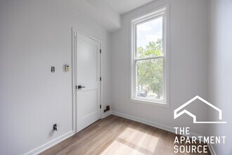 2206 W Erie St, Unit 2F in Chicago, IL - Building Photo - Building Photo