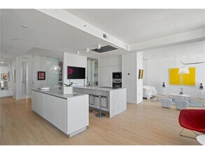 201 S 11th St in Minneapolis, MN - Building Photo - Building Photo