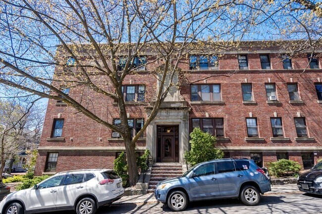 6 Lanark Rd in Brookline, MA - Building Photo - Building Photo