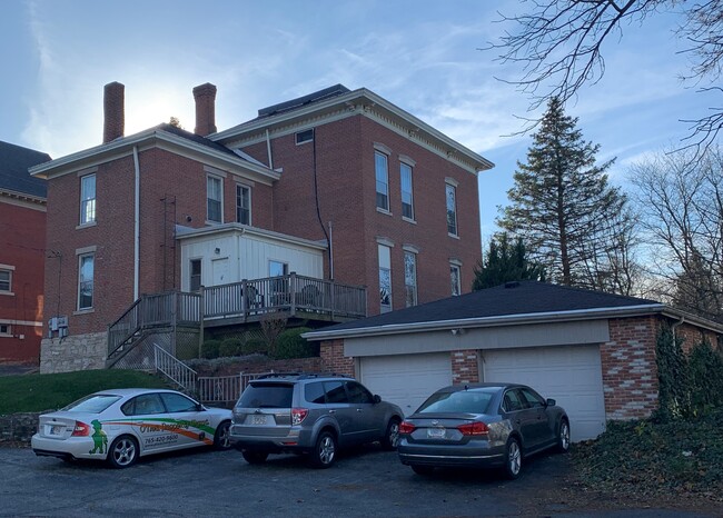 453 S 9th St, Unit 1 in Lafayette, IN - Foto de edificio - Building Photo