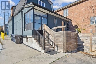 681 Scarlett Rd in Toronto, ON - Building Photo - Building Photo