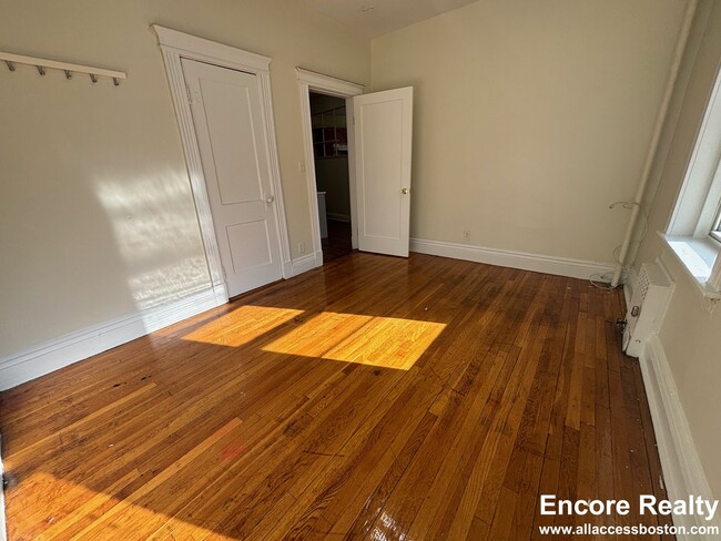 126 Warren St, Unit #35 in Boston, MA - Foto de edificio - Building Photo