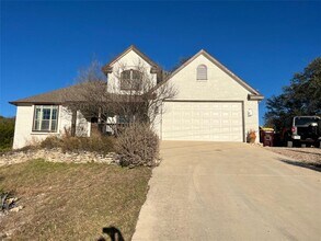 17800 Village Dr in Dripping Springs, TX - Foto de edificio - Building Photo