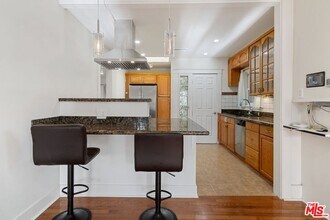 1537 Cabrillo Ave in Los Angeles, CA - Building Photo - Building Photo