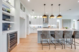 6027 Marquita Ave in Dallas, TX - Foto de edificio - Building Photo