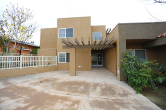 Villa Malaga Apartments in Los Angeles, CA - Building Photo - Building Photo