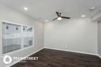 2062 N Sarah Dr in Jeffersonville, IN - Foto de edificio - Building Photo