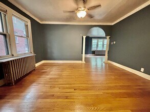 6038 Rockhill Rd in Kansas City, MO - Building Photo - Building Photo