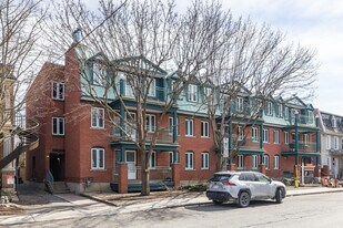 100 St Bruyère in Ottawa, ON - Building Photo