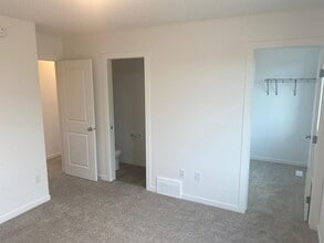 1025 Secord Promenade in Edmonton, AB - Building Photo - Building Photo