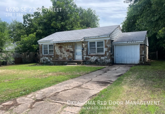 property at 4620 SE 23rd St