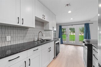 12214 Braewick Dr in Houston, TX - Building Photo - Building Photo