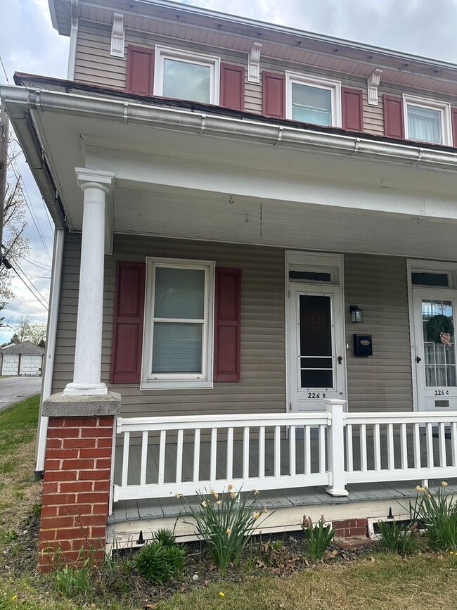 226 E High St in Manheim, PA - Building Photo - Building Photo