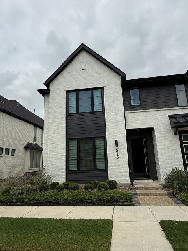 property at 813 Crystal Oak Ln