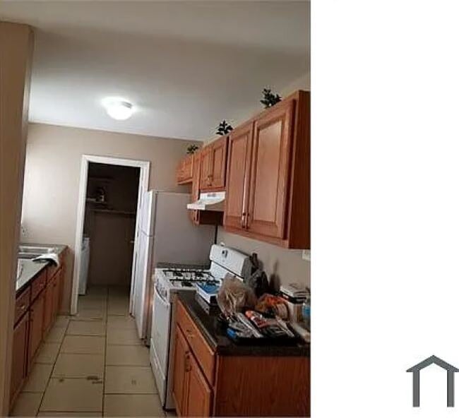 1733 Queensbury Cir in Hoffman Estates, IL - Foto de edificio - Building Photo