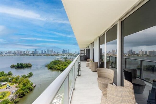 property at 16385 Biscayne Blvd