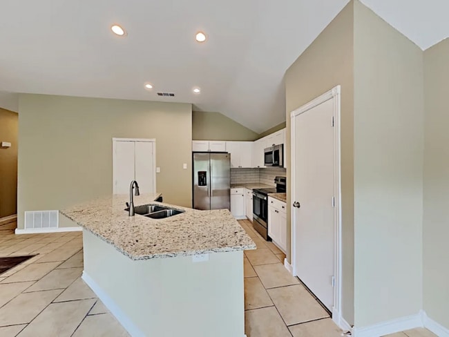 807 W Lonesome Dove Trail in Arlington, TX - Foto de edificio - Building Photo