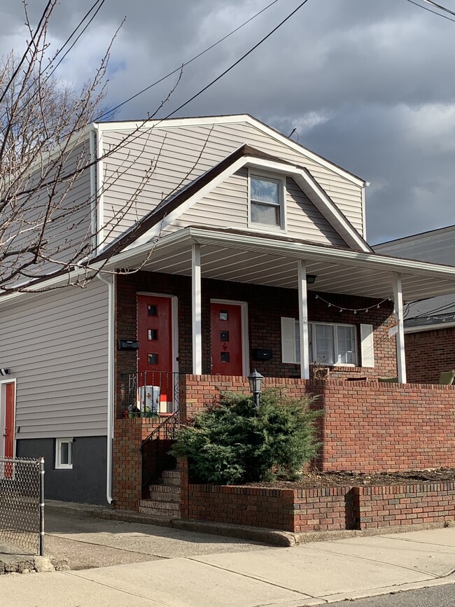 15 Sidney St, Unit Second Floor in Lodi, NJ - Building Photo - Building Photo