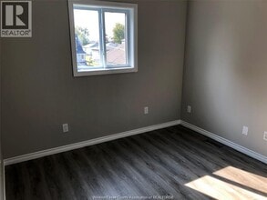 567 Hildegarde St in Windsor, ON - Building Photo - Building Photo