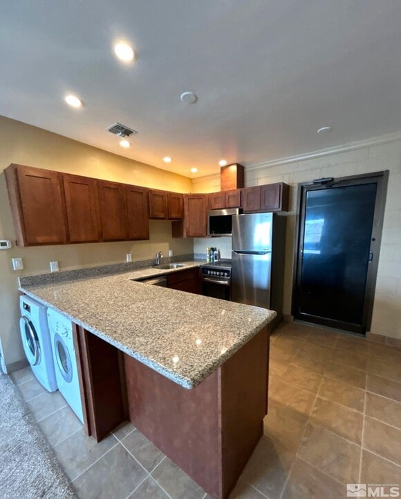 474 Sunshine Ln in Reno, NV - Building Photo