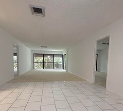 1739 Embassy Dr in West Palm Beach, FL - Building Photo - Building Photo