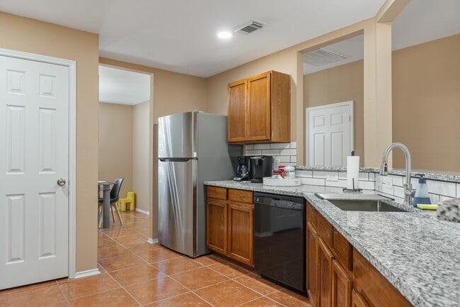 16122 Taloncrest Dr in Houston, TX - Building Photo - Building Photo