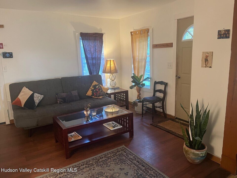 879 Samsonville Rd in Kerhonkson, NY - Building Photo