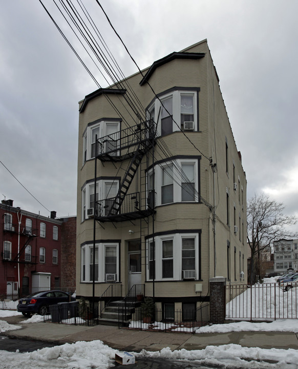 131 Hancock Ave in Jersey City, NJ - Foto de edificio