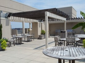 Madrigal Lofts in Washington, DC - Foto de edificio - Building Photo