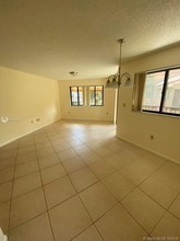 15499 N Miami Lakeway-Unit -209 in Miami Lakes, FL - Foto de edificio - Building Photo