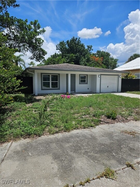 2810 Dunbar St in Ft. Myers, FL - Building Photo
