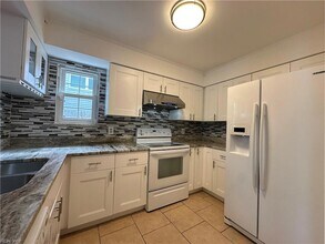 3990 Roebling Ln, Unit B-5 in Virginia Beach, VA - Building Photo - Building Photo
