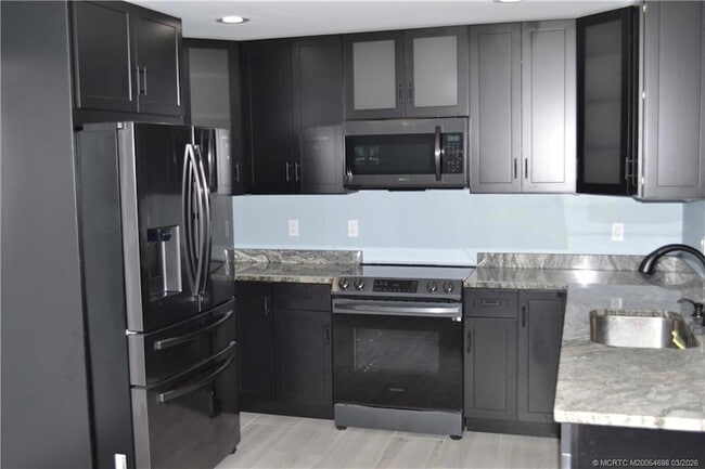 3489 NE Linda Dr in Jensen Beach, FL - Foto de edificio - Building Photo