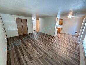 2211 SE 96th Dr in Portland, OR - Building Photo - Building Photo