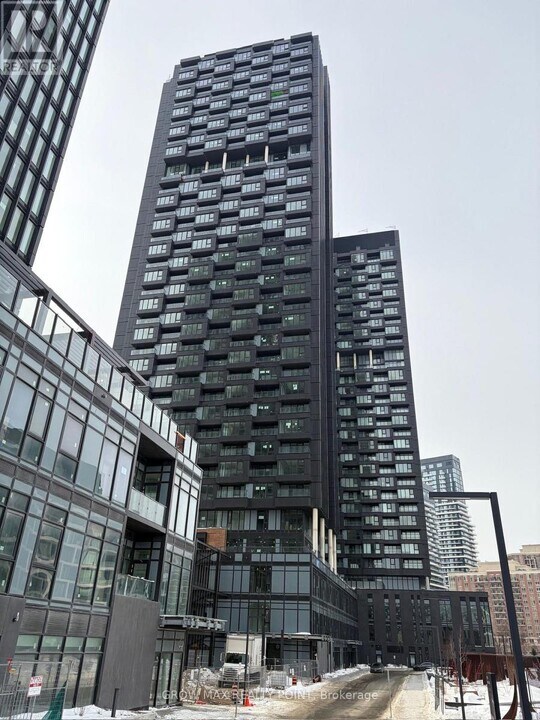 1 Quarrington Lane in North York, ON - Building Photo