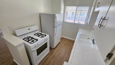 3945 Stevely Ave, Unit 19 in Los Angeles, CA - Building Photo - Building Photo