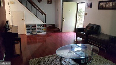 10699 Spring Oak Ct in Burke, VA - Building Photo - Building Photo