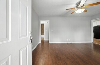 203 Creekside Dr in Clarksville, TN - Building Photo - Building Photo
