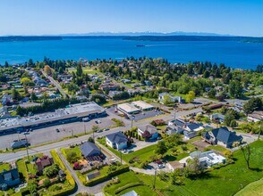 6715 East Side Dr NE in Tacoma, WA - Building Photo - Building Photo