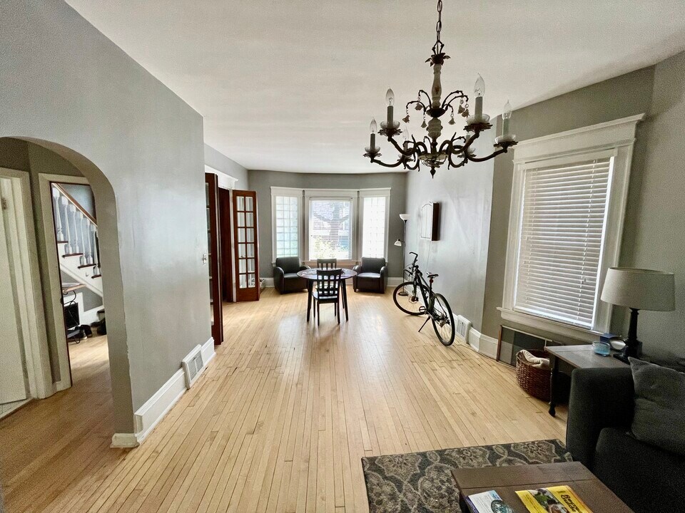 2627 N Murray Ave in Milwaukee, WI - Building Photo
