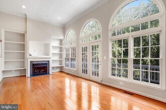 213 Oak Knoll Terrace in Rockville, MD - Building Photo - Building Photo