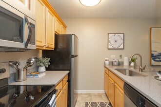 fifty9 Grove in Naperville, IL - Foto de edificio - Building Photo