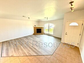 520 S Castle Ridge Ln in Mustang, OK - Building Photo - Building Photo